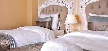 卡迪肯纳吉温泉酒店 伯萨